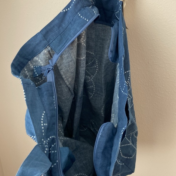 NWT Free People Organic Veg Dyed Printed Tote Indigo Peace Sign $68 - Picture 7 of 11